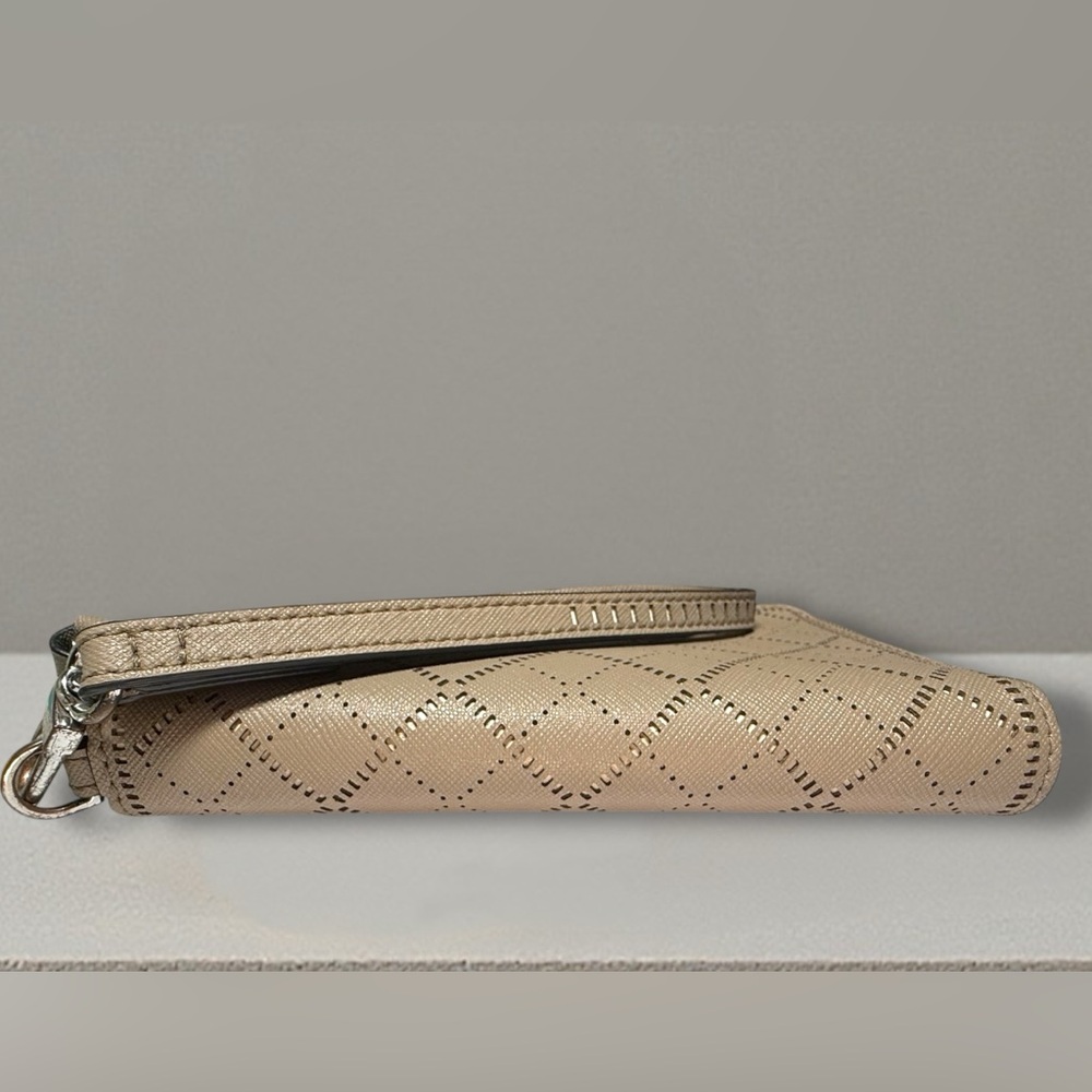 ✨EUC Tory Burch Diamond Laser Cut Zip Around, Leather Wallet/Wristlet - Picture 6 of 6